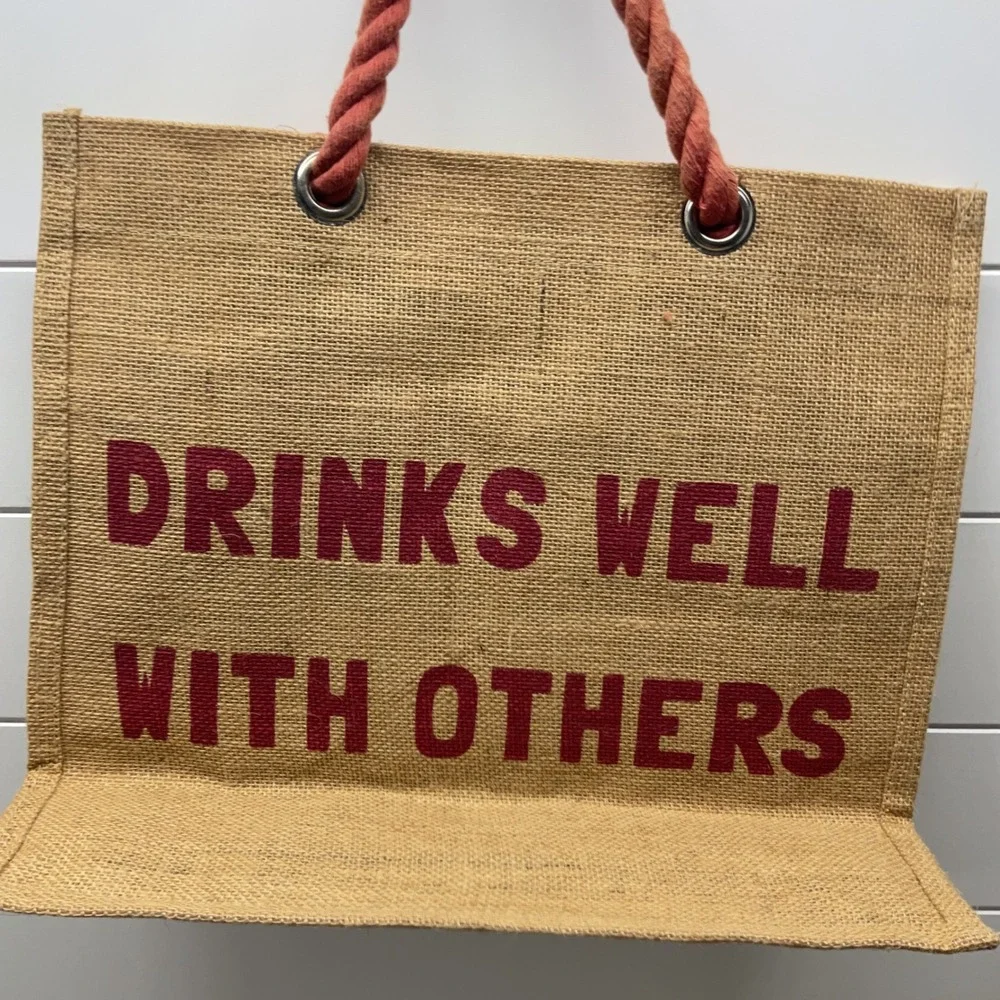 Drinks Well With Others Jute Burlap 6 Bottle Wine Tote Bag Rope Handles NEW